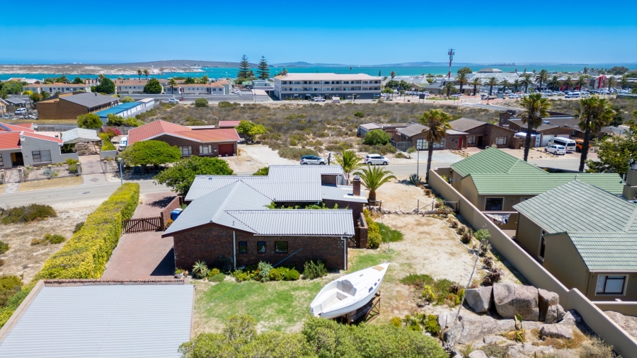 4 Bedroom Property for Sale in Middedorp Western Cape